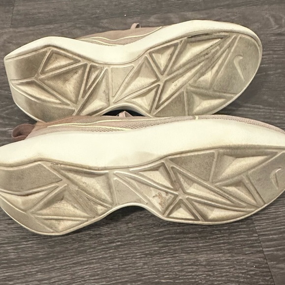 Nike Vista Lite platform mesh sneaker in color Fossil Stone - Picture 8 of 10